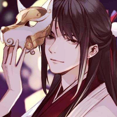男子爬山摔倒反救了自己一命